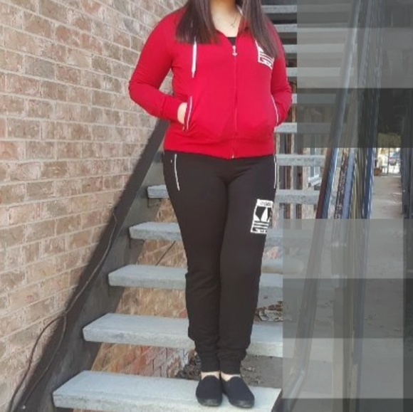 2pc Adidas Sweatsuit . - Picture 8 of 8